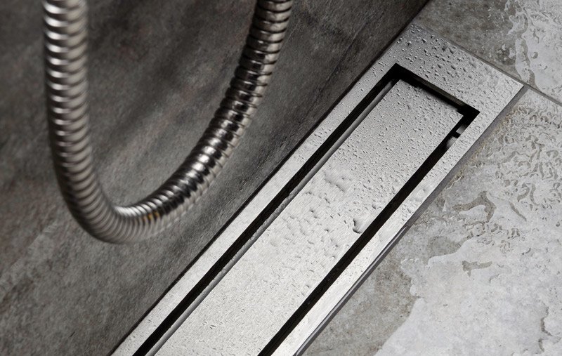 Designade golvbrunnar som knapps syns